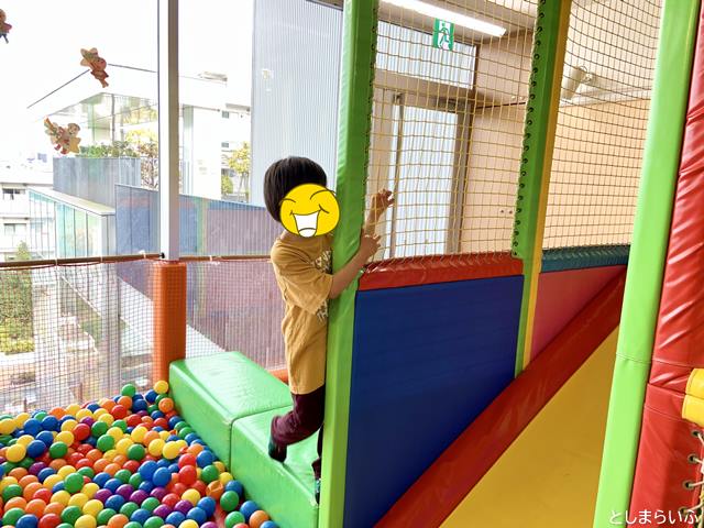スキップキッズ アイテラス落合南長崎店で遊ぶ子供